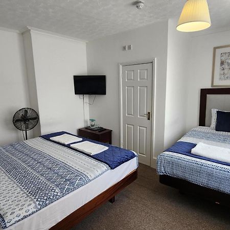 הורלי Gatwick Castle B&B מראה חיצוני תמונה