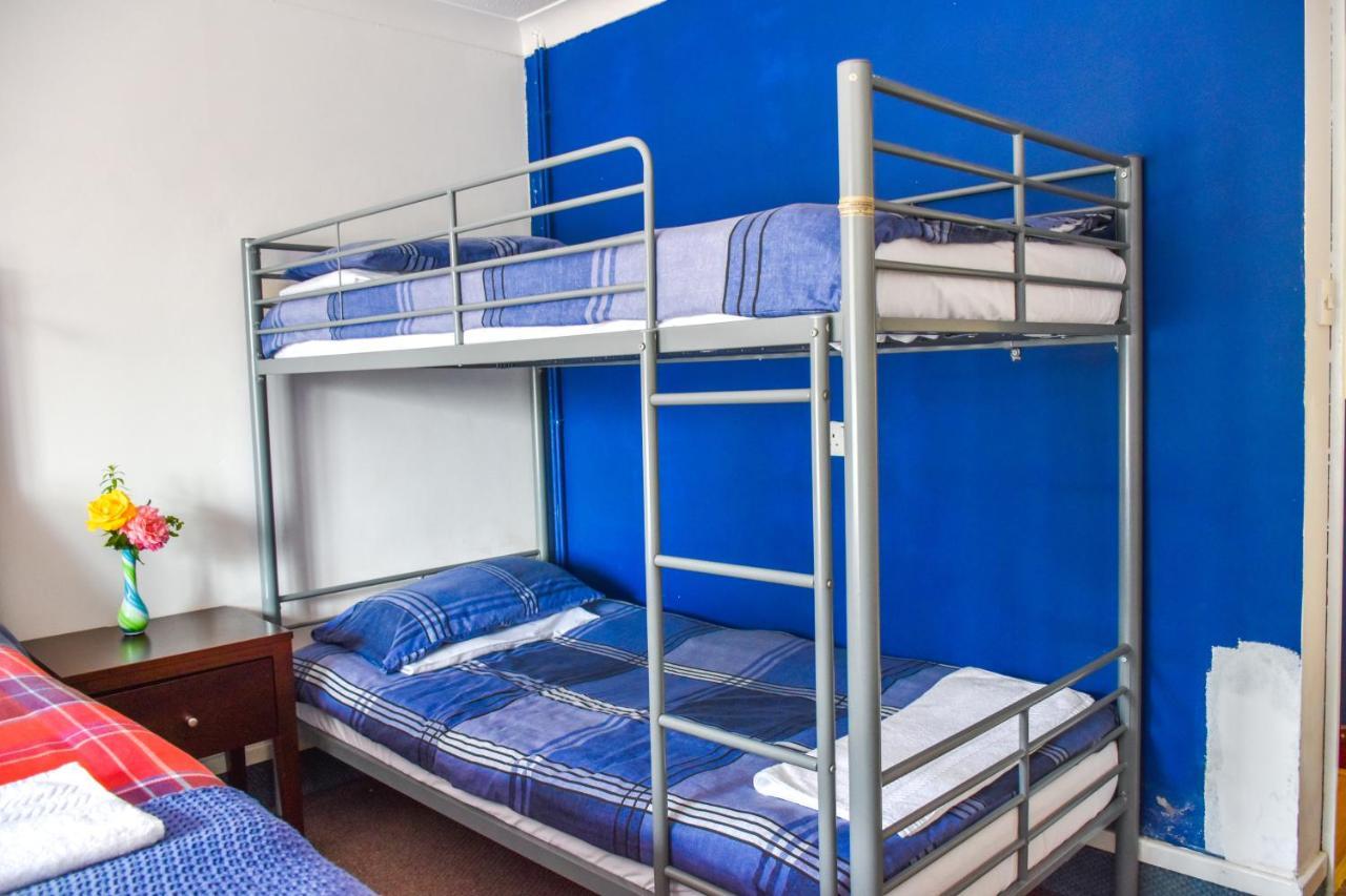 הורלי Gatwick Castle B&B מראה חיצוני תמונה