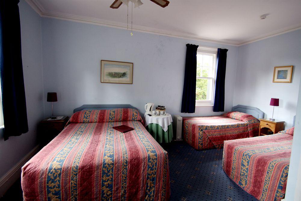 הורלי Gatwick Castle B&B מראה חיצוני תמונה