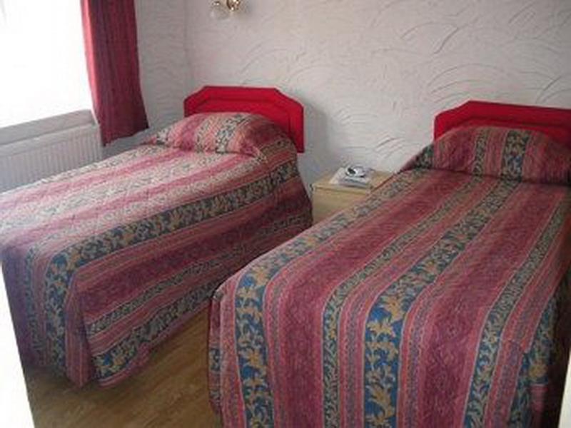 הורלי Gatwick Castle B&B מראה חיצוני תמונה