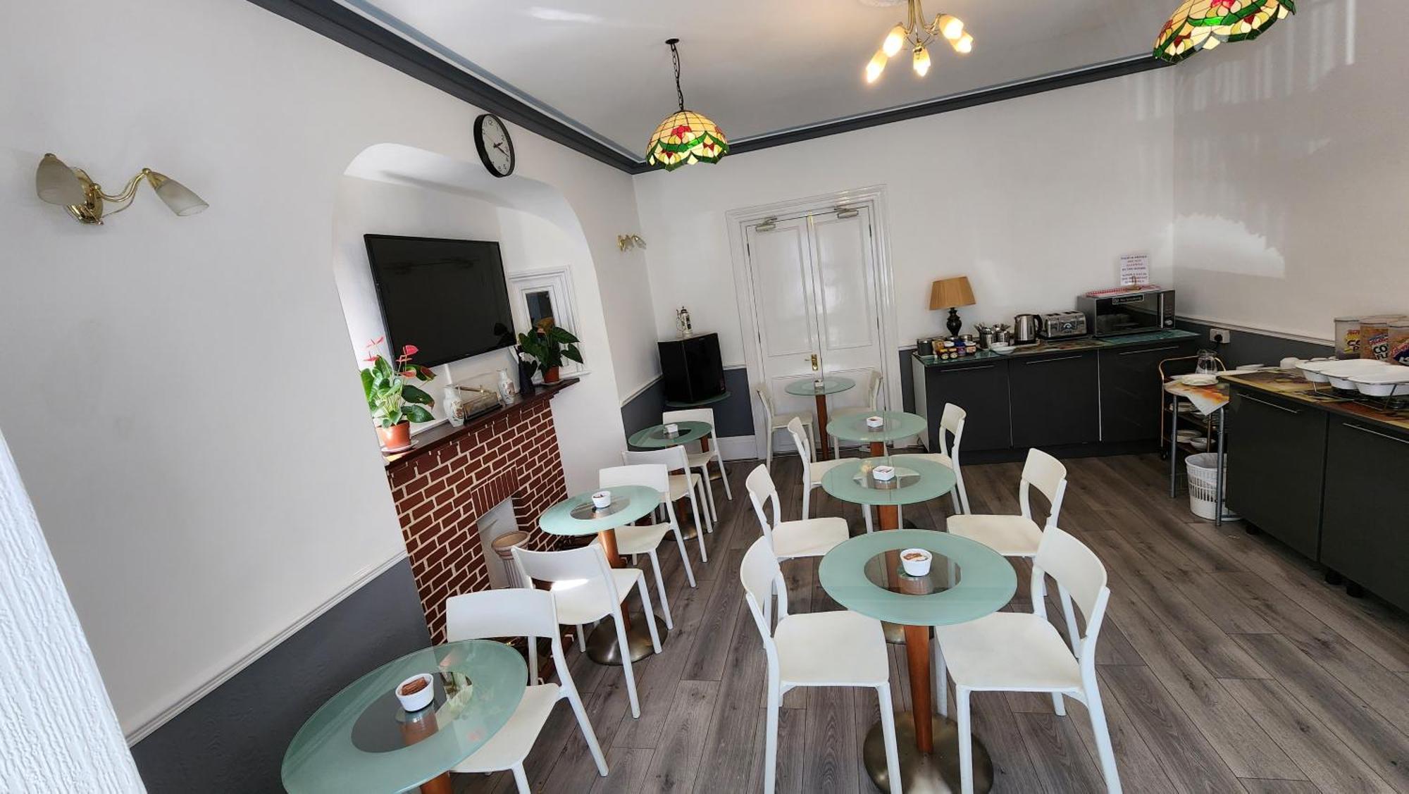 הורלי Gatwick Castle B&B מראה חיצוני תמונה