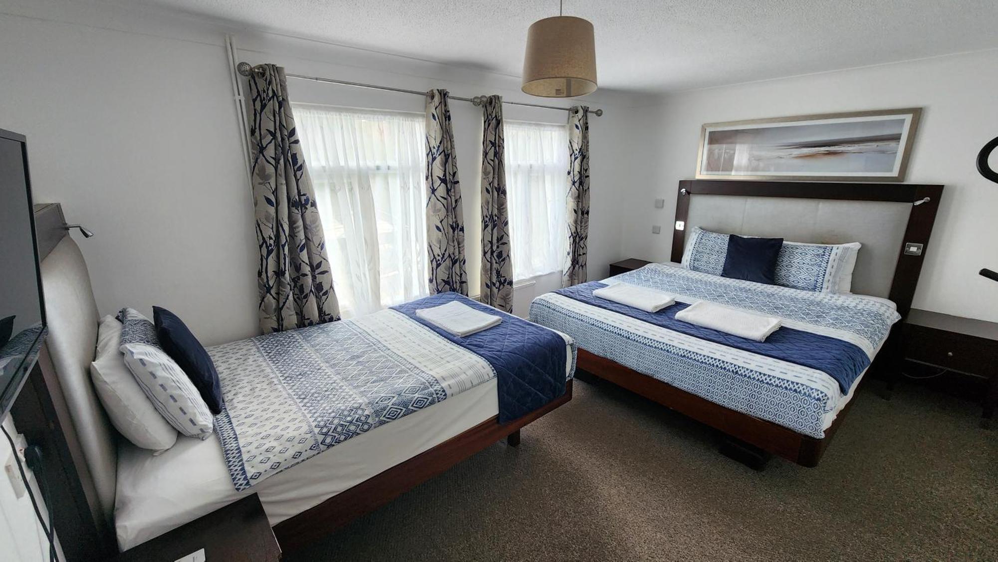 הורלי Gatwick Castle B&B מראה חיצוני תמונה