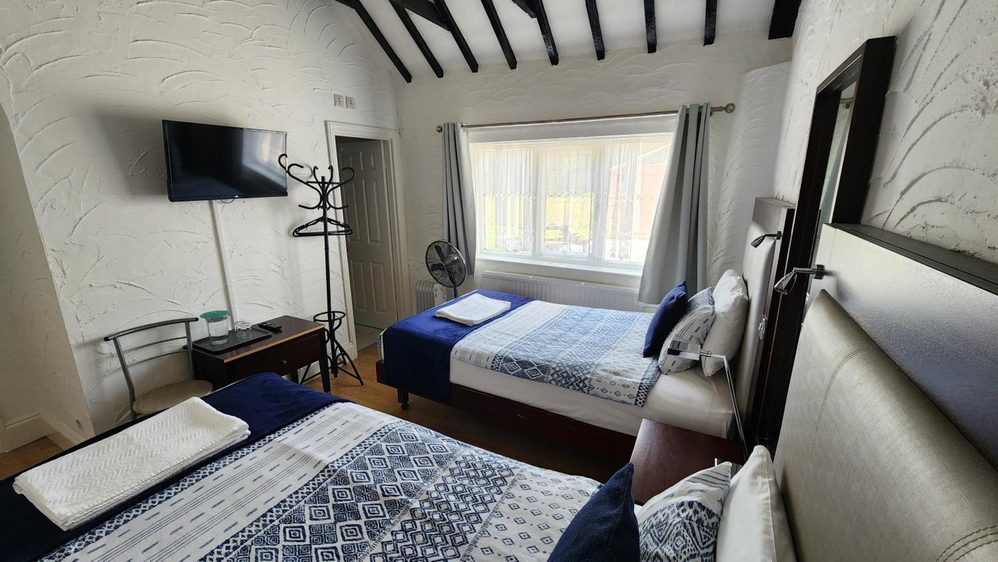 הורלי Gatwick Castle B&B מראה חיצוני תמונה