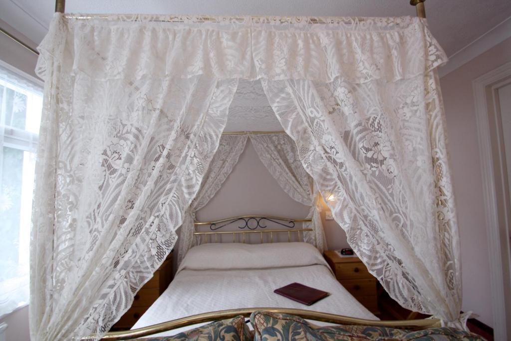 הורלי Gatwick Castle B&B מראה חיצוני תמונה