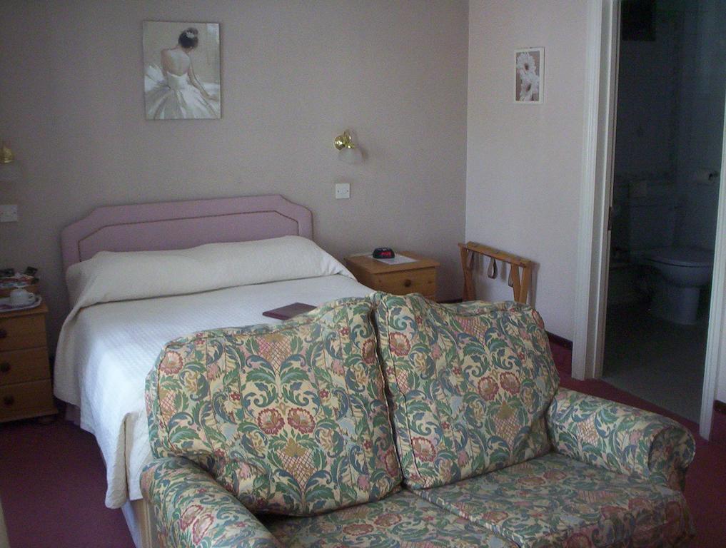 הורלי Gatwick Castle B&B מראה חיצוני תמונה