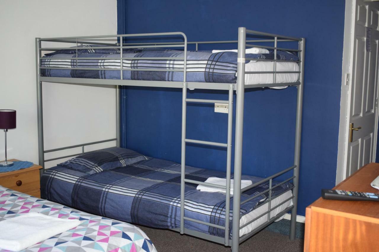 הורלי Gatwick Castle B&B מראה חיצוני תמונה